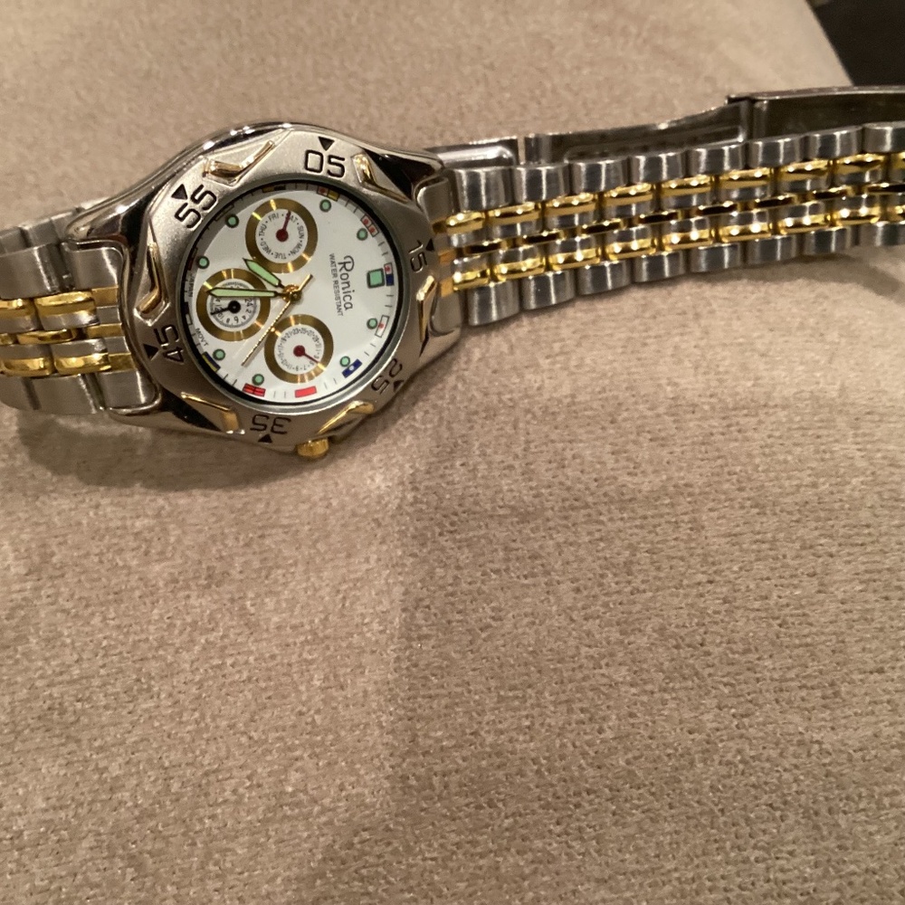 Vintage Ronica Silver Tone Analog Watch with Calendar Watch